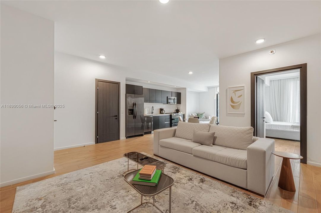 For Rent: $7,190 (2 beds, 3 baths, 1043 Square Feet)