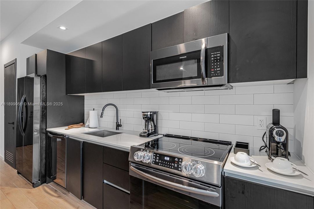 For Rent: $7,190 (2 beds, 3 baths, 1043 Square Feet)