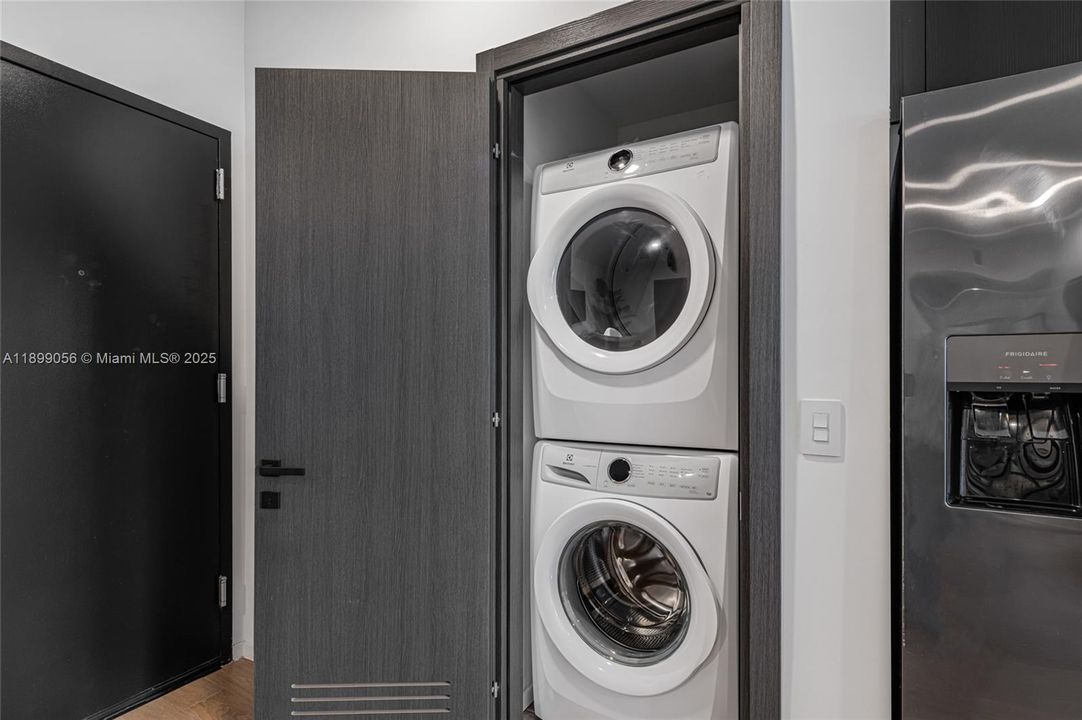 For Rent: $7,190 (2 beds, 3 baths, 1043 Square Feet)