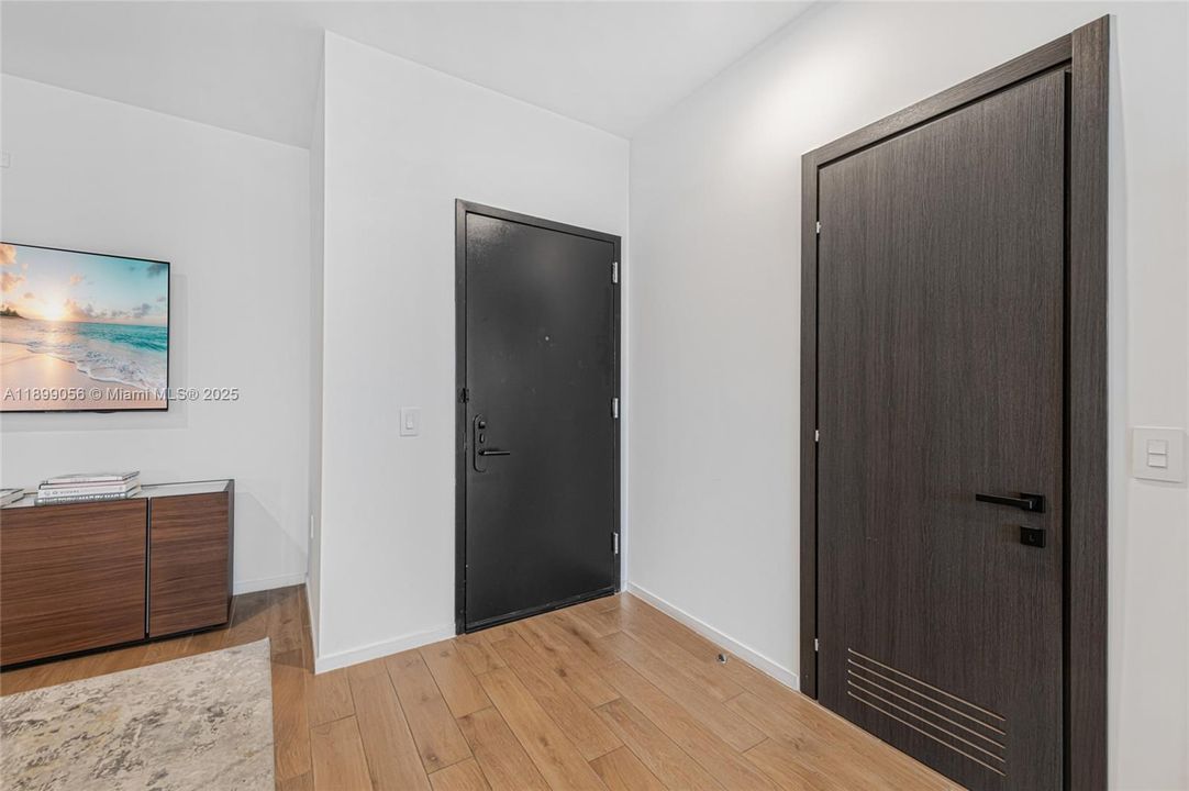 For Rent: $7,190 (2 beds, 3 baths, 1043 Square Feet)