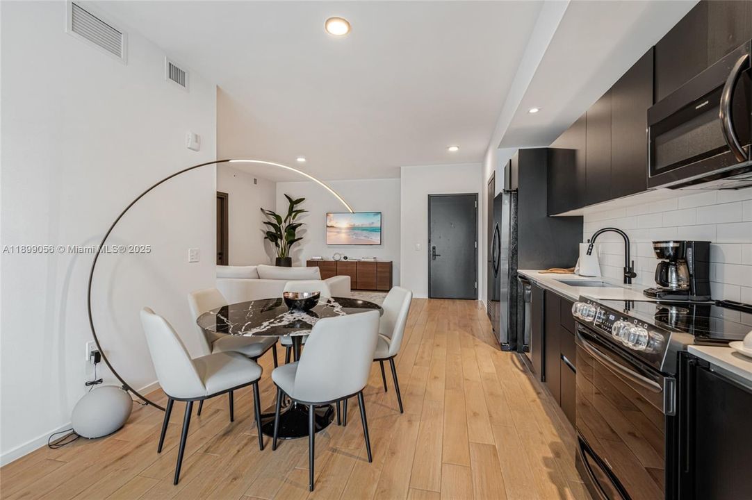 For Rent: $7,190 (2 beds, 3 baths, 1043 Square Feet)