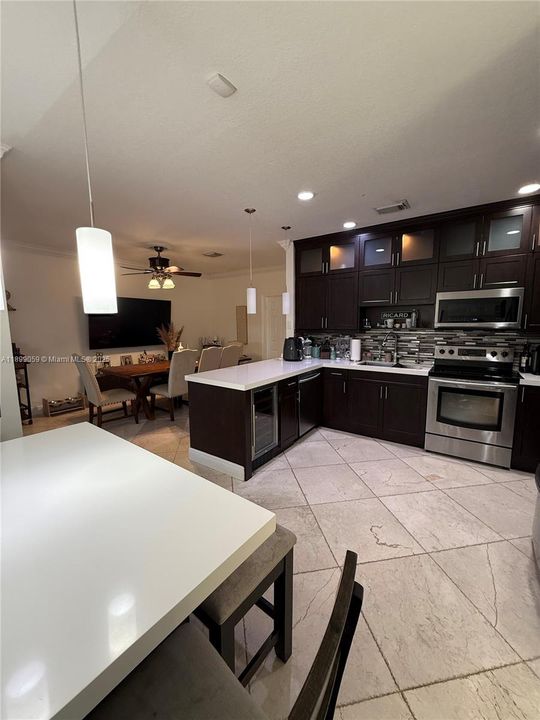 Recientemente alquilado: $3,600 (3 camas, 2 baños, 2254 Pies cuadrados)