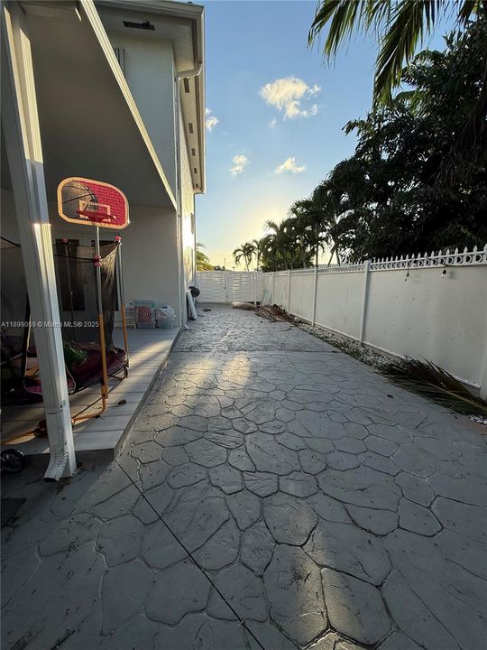 Recientemente alquilado: $3,600 (3 camas, 2 baños, 2254 Pies cuadrados)