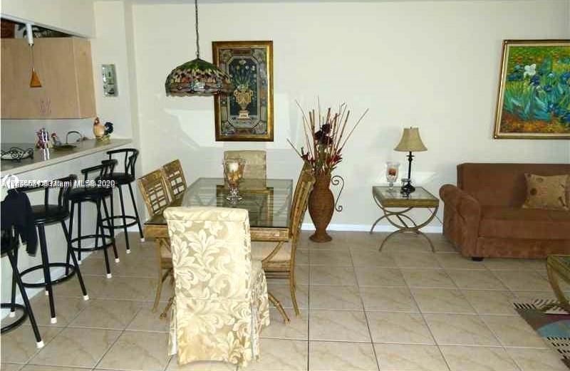 Recently Rented: $1,900 (1 beds, 1 baths, 896 Square Feet)