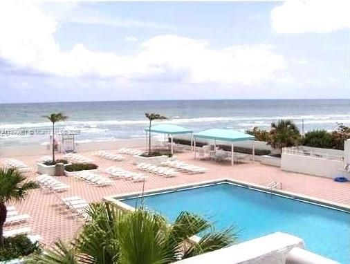 Recently Rented: $1,900 (1 beds, 1 baths, 896 Square Feet)