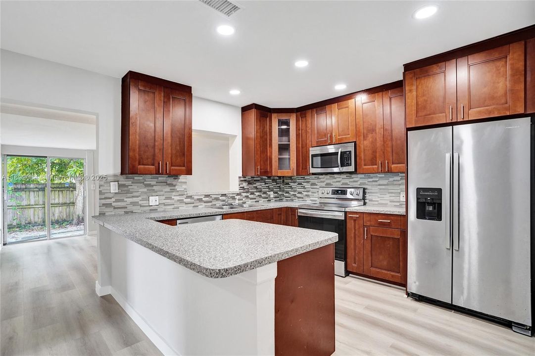 Active With Contract: $2,800 (3 beds, 2 baths, 1358 Square Feet)