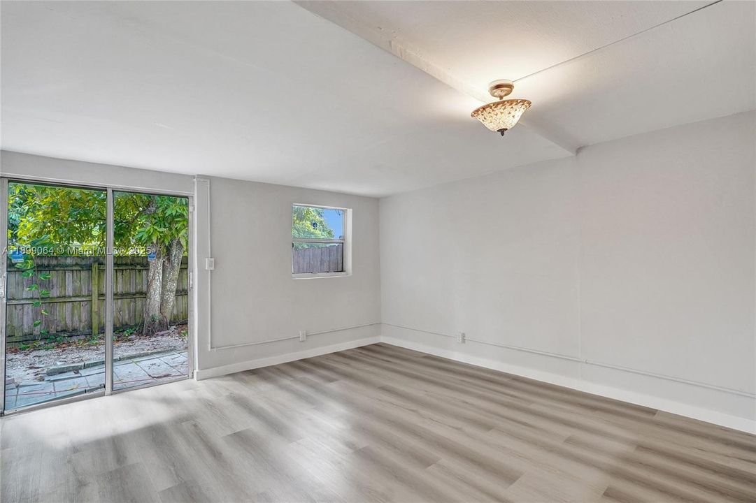 Active With Contract: $2,800 (3 beds, 2 baths, 1358 Square Feet)