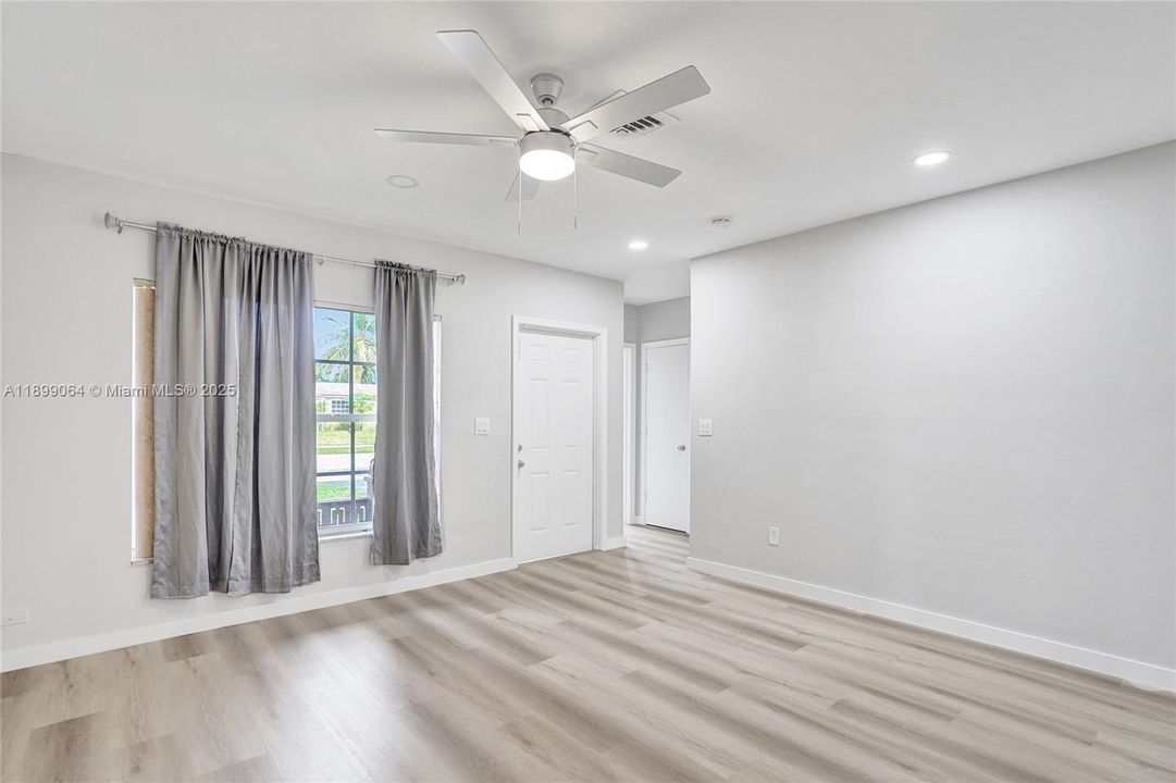 Active With Contract: $2,800 (3 beds, 2 baths, 1358 Square Feet)