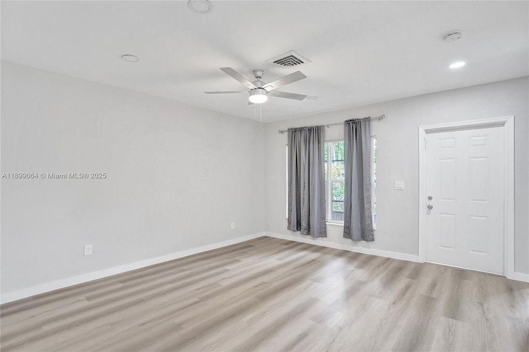 Active With Contract: $2,800 (3 beds, 2 baths, 1358 Square Feet)