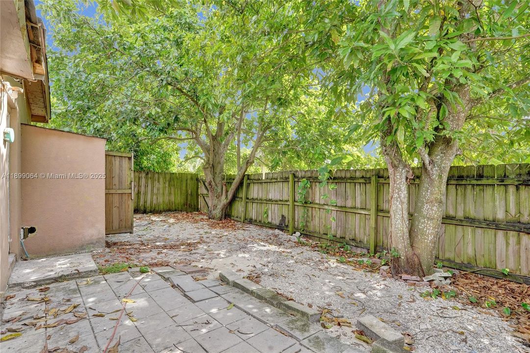 Active With Contract: $2,800 (3 beds, 2 baths, 1358 Square Feet)