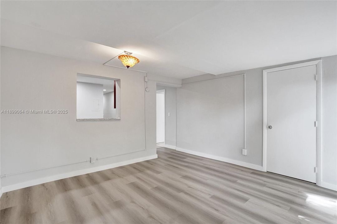 Active With Contract: $2,800 (3 beds, 2 baths, 1358 Square Feet)