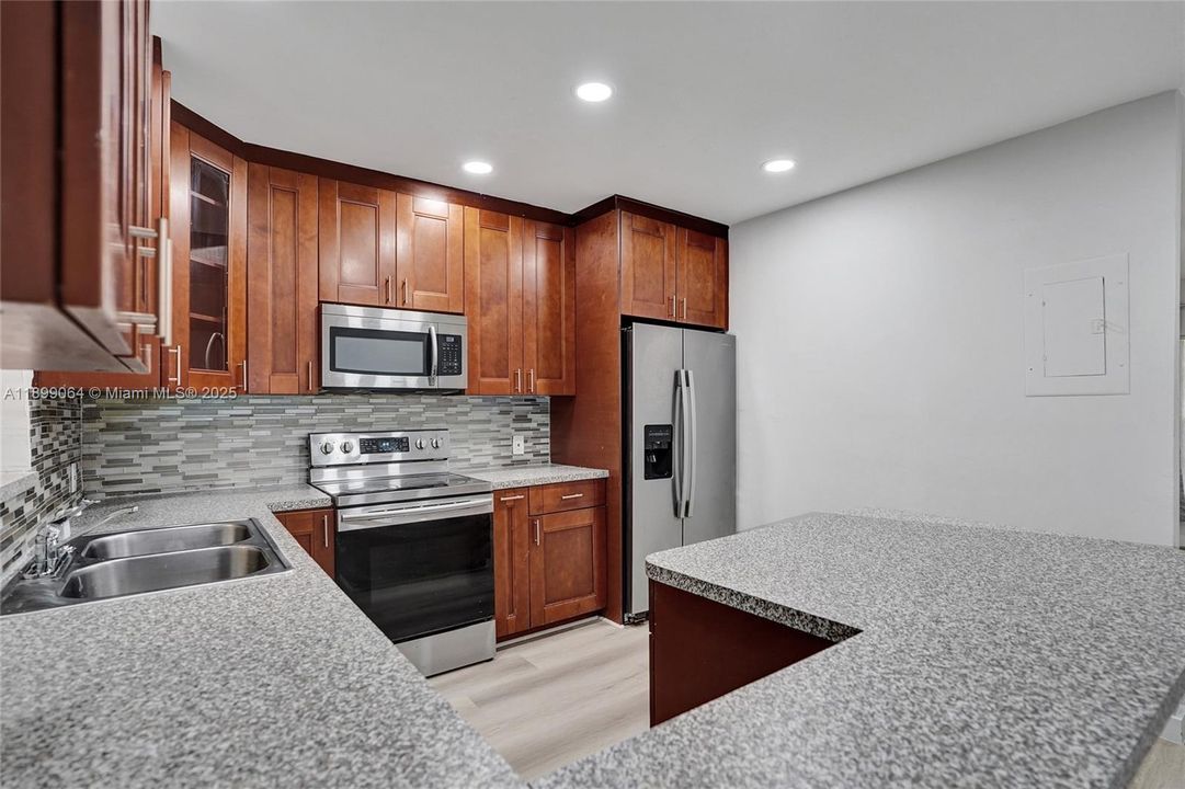 Active With Contract: $2,800 (3 beds, 2 baths, 1358 Square Feet)
