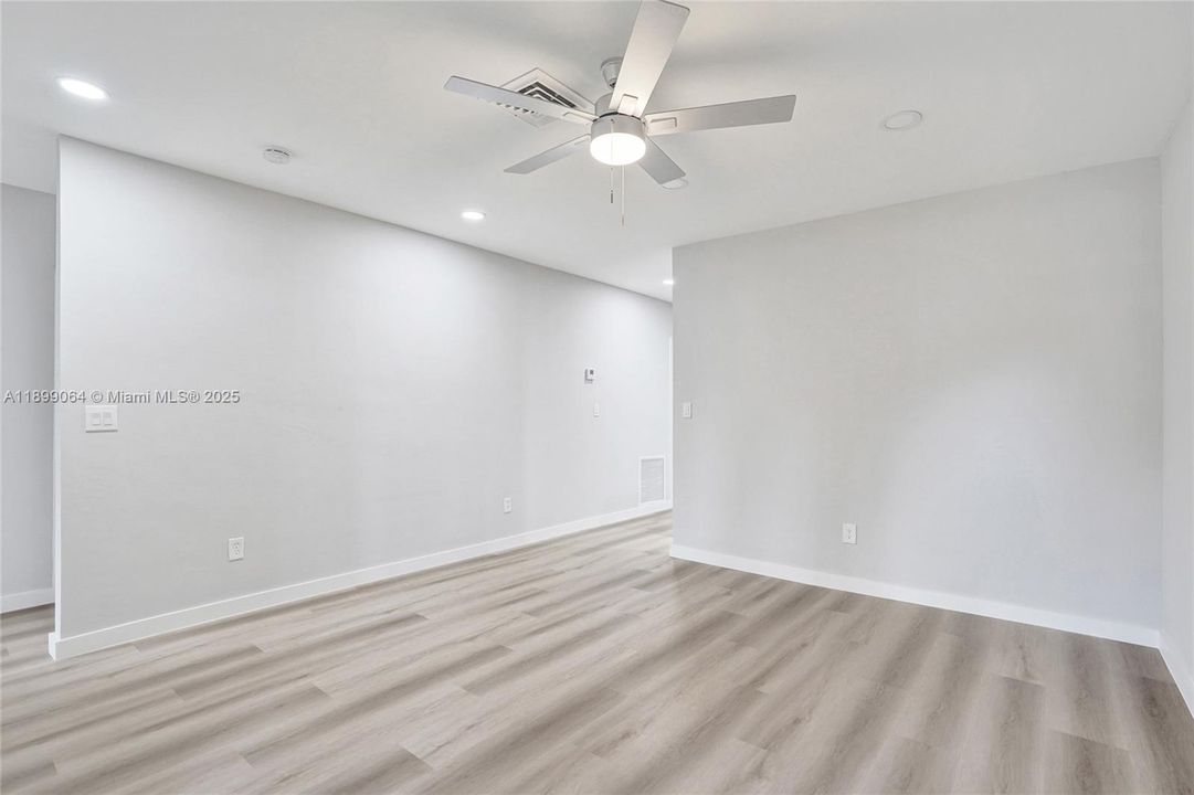 Active With Contract: $2,800 (3 beds, 2 baths, 1358 Square Feet)