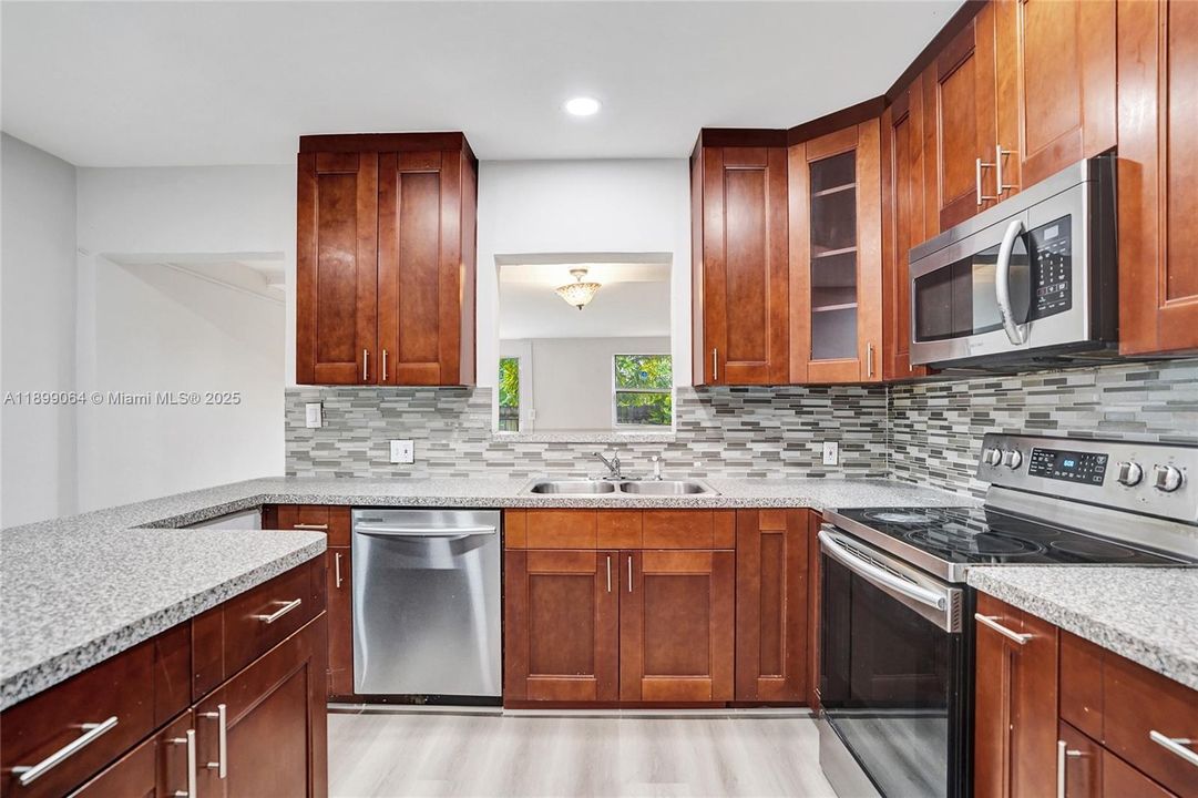 Active With Contract: $2,800 (3 beds, 2 baths, 1358 Square Feet)