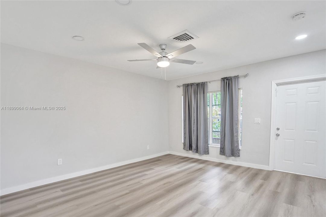 Active With Contract: $2,800 (3 beds, 2 baths, 1358 Square Feet)