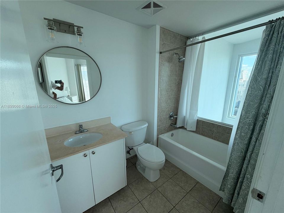 Recently Rented: $5,900 (3 beds, 2 baths, 1472 Square Feet)