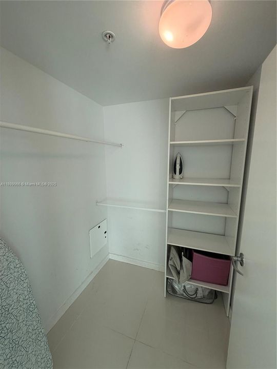 Recently Rented: $5,900 (3 beds, 2 baths, 1472 Square Feet)