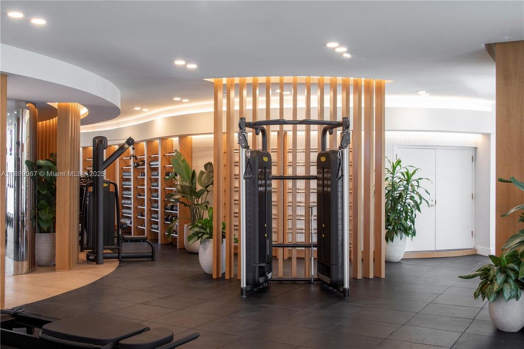 Activo con contrato: $14,000 (2 camas, 2 baños, 942 Pies cuadrados)