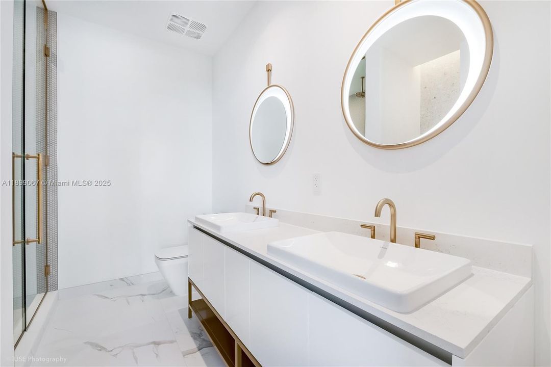 Activo con contrato: $14,000 (2 camas, 2 baños, 942 Pies cuadrados)