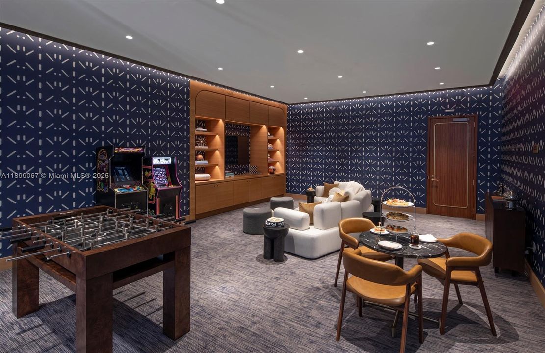 Activo con contrato: $14,000 (2 camas, 2 baños, 942 Pies cuadrados)