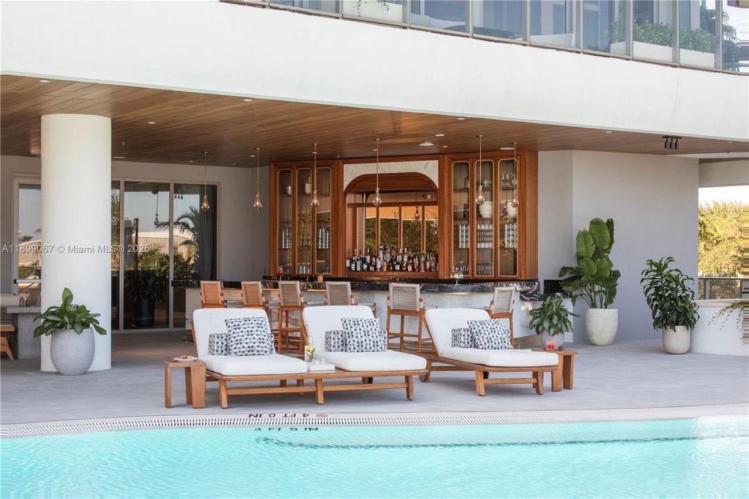 Activo con contrato: $14,000 (2 camas, 2 baños, 942 Pies cuadrados)