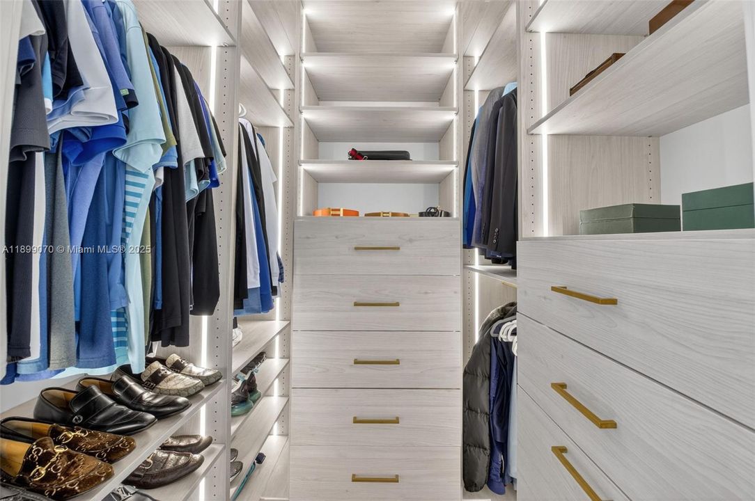 For Sale: $1,759,000 (3 beds, 4 baths, 2573 Square Feet)