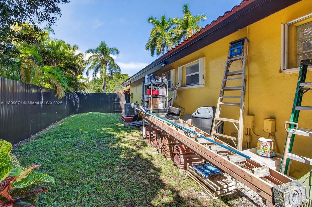 For Sale: $1,750,000 (5 beds, 3 baths, 3282 Square Feet)