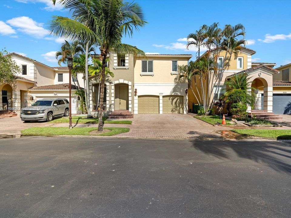 For Rent: $12,900 (4 beds, 3 baths, 2949 Square Feet)