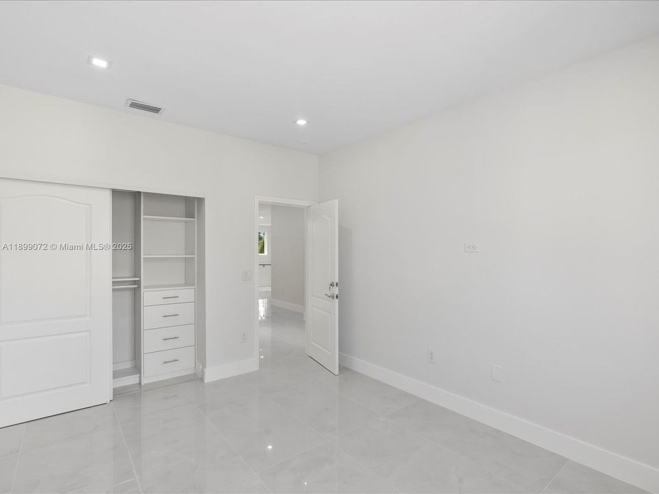 For Rent: $12,900 (4 beds, 3 baths, 2949 Square Feet)