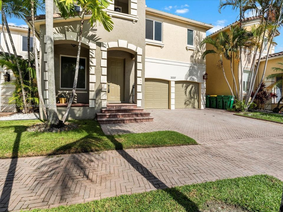 For Rent: $12,900 (4 beds, 3 baths, 2949 Square Feet)