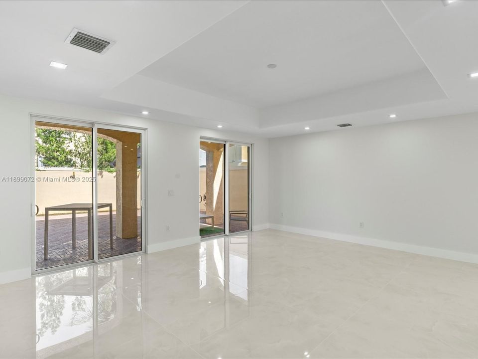 For Rent: $12,900 (4 beds, 3 baths, 2949 Square Feet)