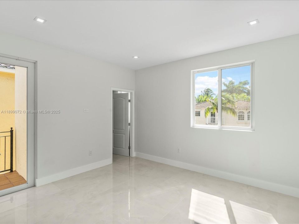 For Rent: $12,900 (4 beds, 3 baths, 2949 Square Feet)