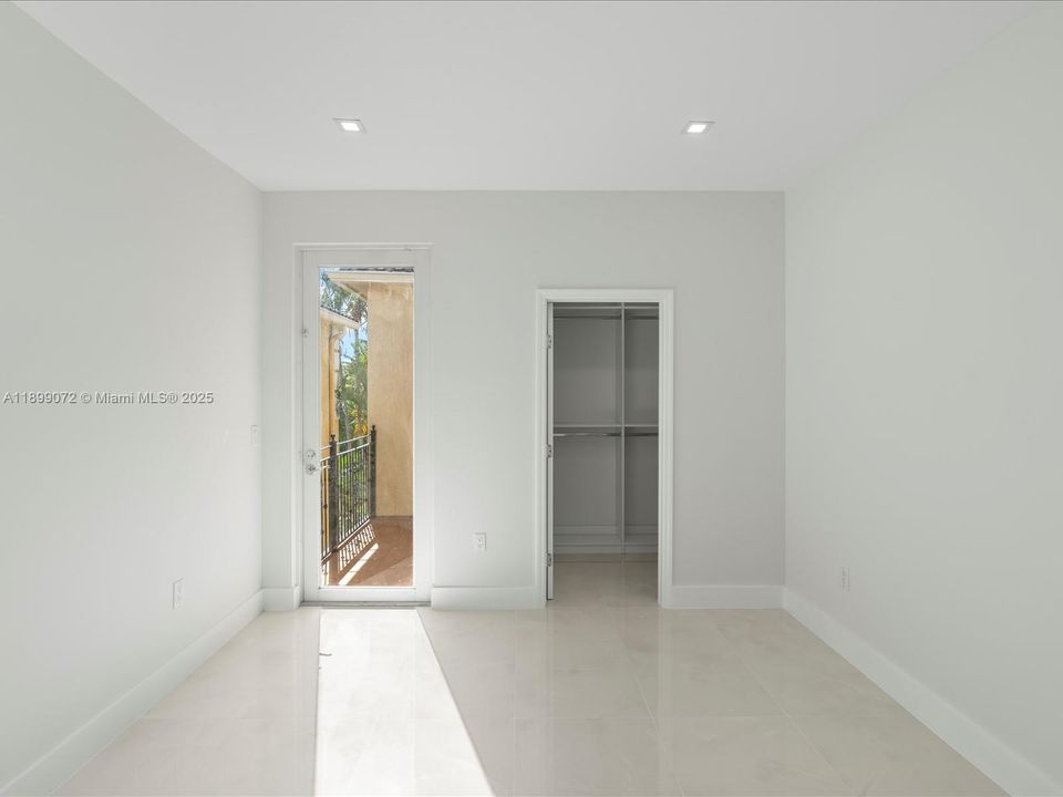 For Rent: $12,900 (4 beds, 3 baths, 2949 Square Feet)