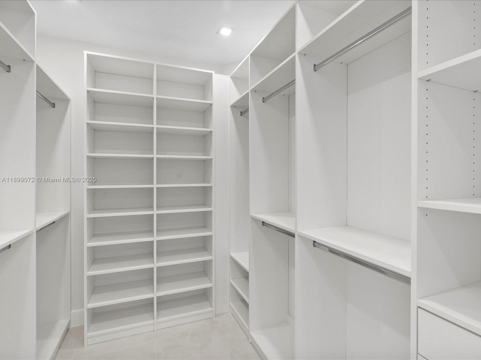 For Rent: $12,900 (4 beds, 3 baths, 2949 Square Feet)