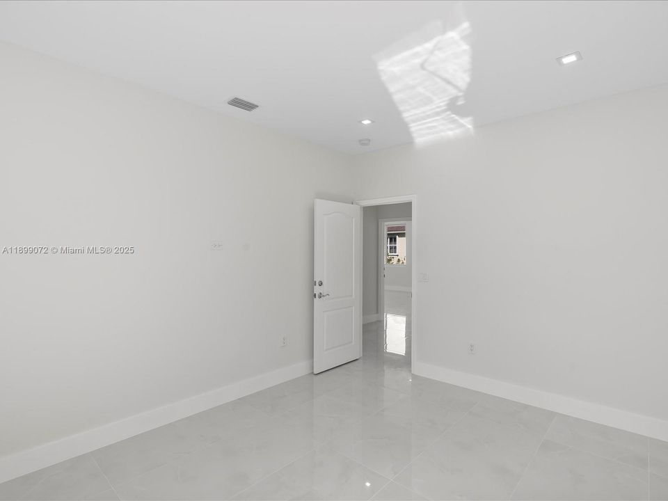 For Rent: $12,900 (4 beds, 3 baths, 2949 Square Feet)