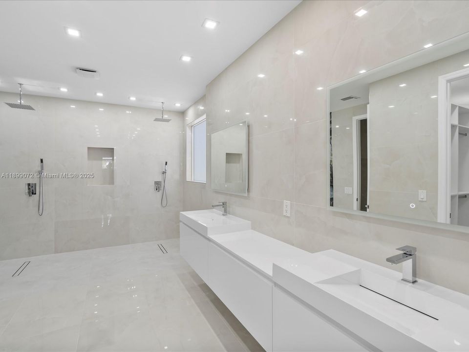 For Rent: $12,900 (4 beds, 3 baths, 2949 Square Feet)