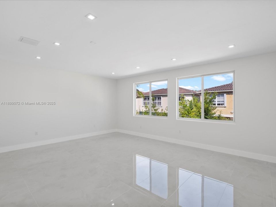 For Rent: $12,900 (4 beds, 3 baths, 2949 Square Feet)