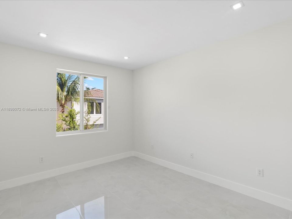 For Rent: $12,900 (4 beds, 3 baths, 2949 Square Feet)