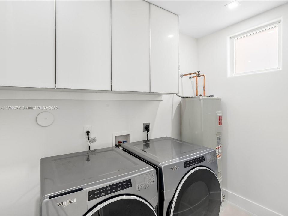 For Rent: $12,900 (4 beds, 3 baths, 2949 Square Feet)