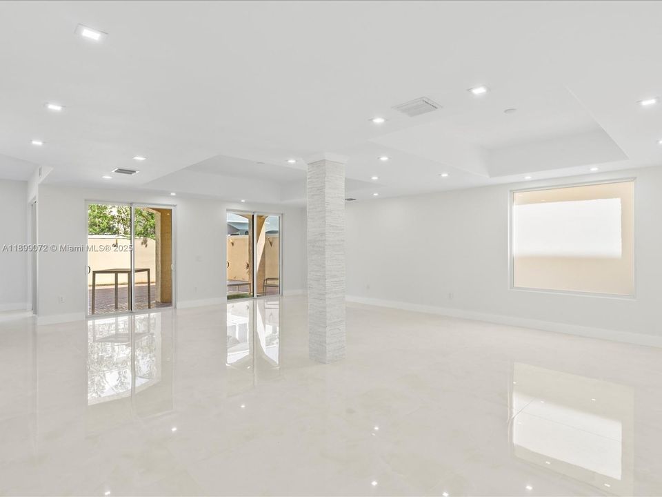 For Rent: $12,900 (4 beds, 3 baths, 2949 Square Feet)