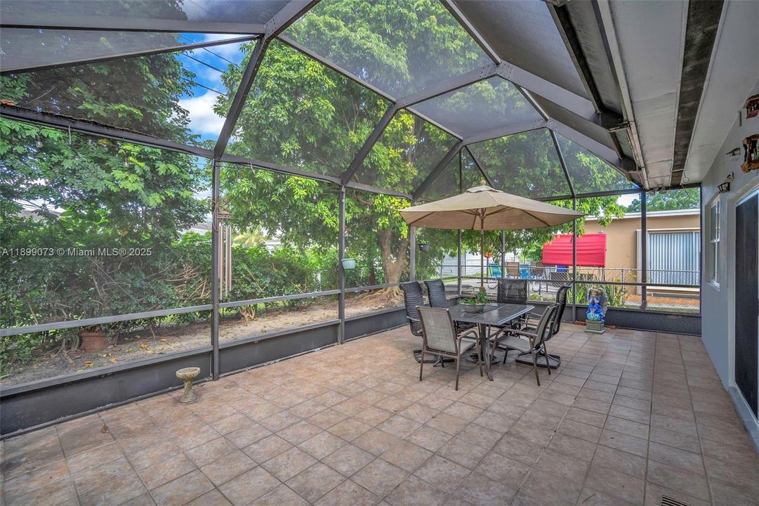 Active With Contract: $535,000 (3 beds, 2 baths, 1569 Square Feet)