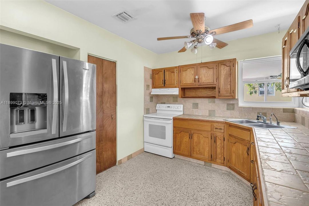 Active With Contract: $535,000 (3 beds, 2 baths, 1569 Square Feet)