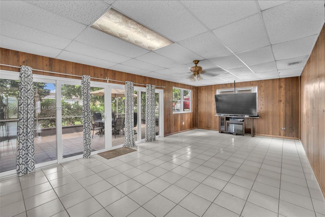 Active With Contract: $535,000 (3 beds, 2 baths, 1569 Square Feet)