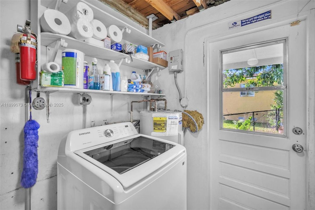 Active With Contract: $535,000 (3 beds, 2 baths, 1569 Square Feet)