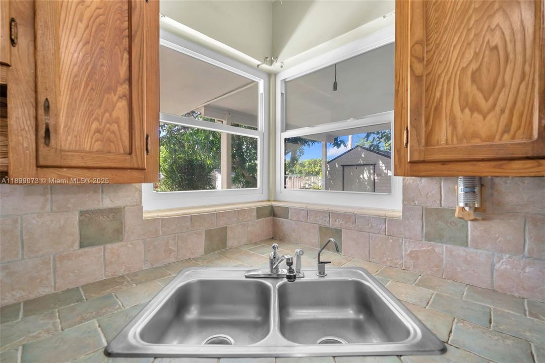 Active With Contract: $535,000 (3 beds, 2 baths, 1569 Square Feet)