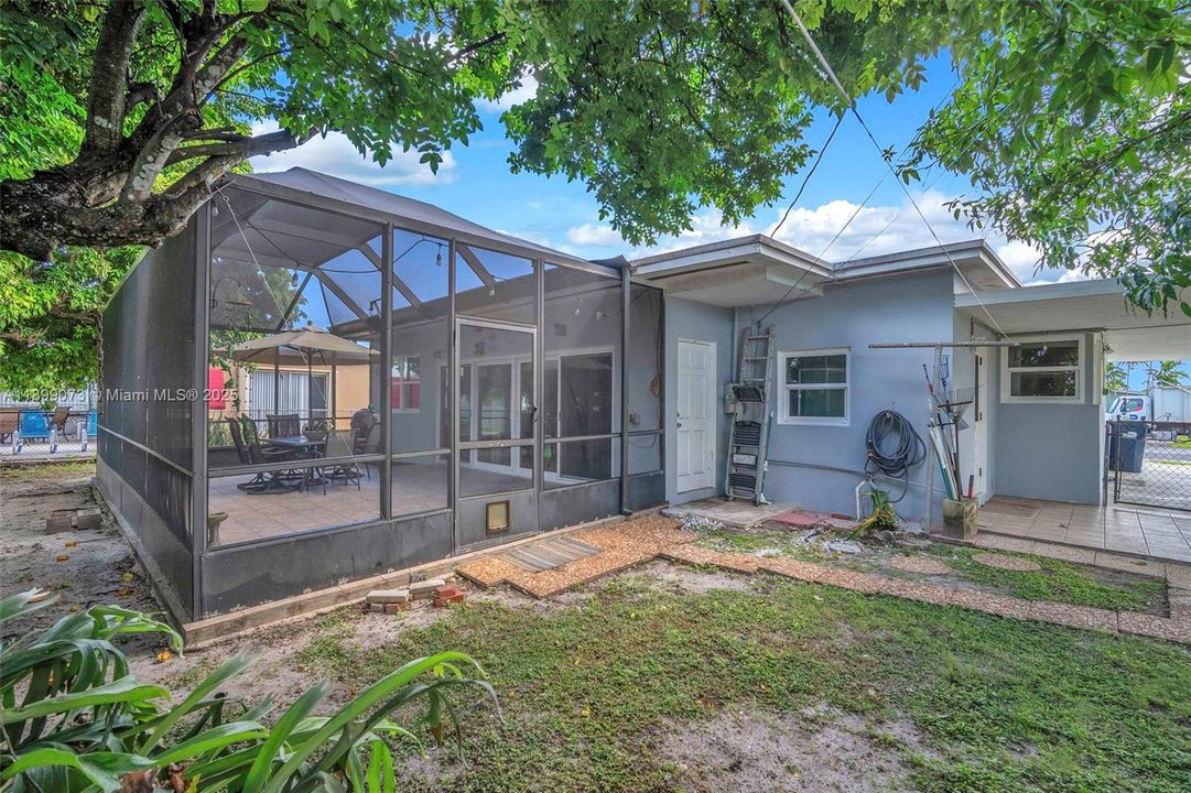 Active With Contract: $535,000 (3 beds, 2 baths, 1569 Square Feet)