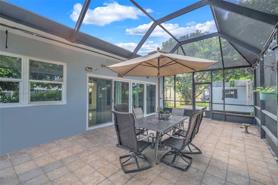 Active With Contract: $535,000 (3 beds, 2 baths, 1569 Square Feet)