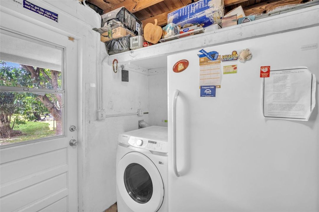 Active With Contract: $535,000 (3 beds, 2 baths, 1569 Square Feet)