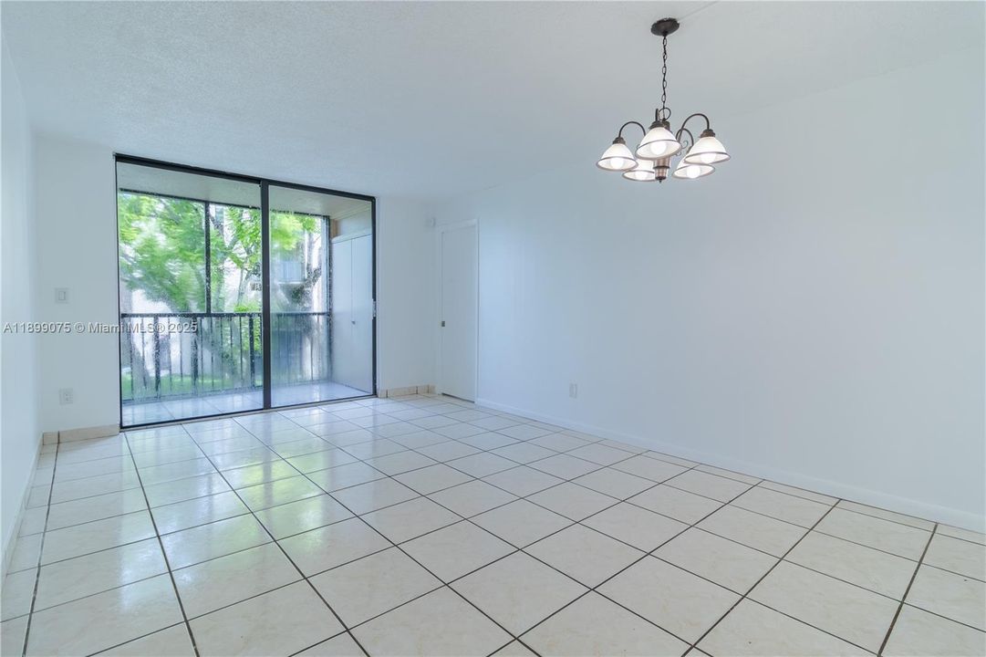 For Sale: $259,000 (2 beds, 2 baths, 906 Square Feet)