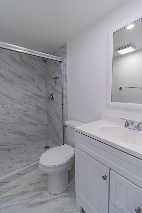 For Sale: $259,000 (2 beds, 2 baths, 906 Square Feet)